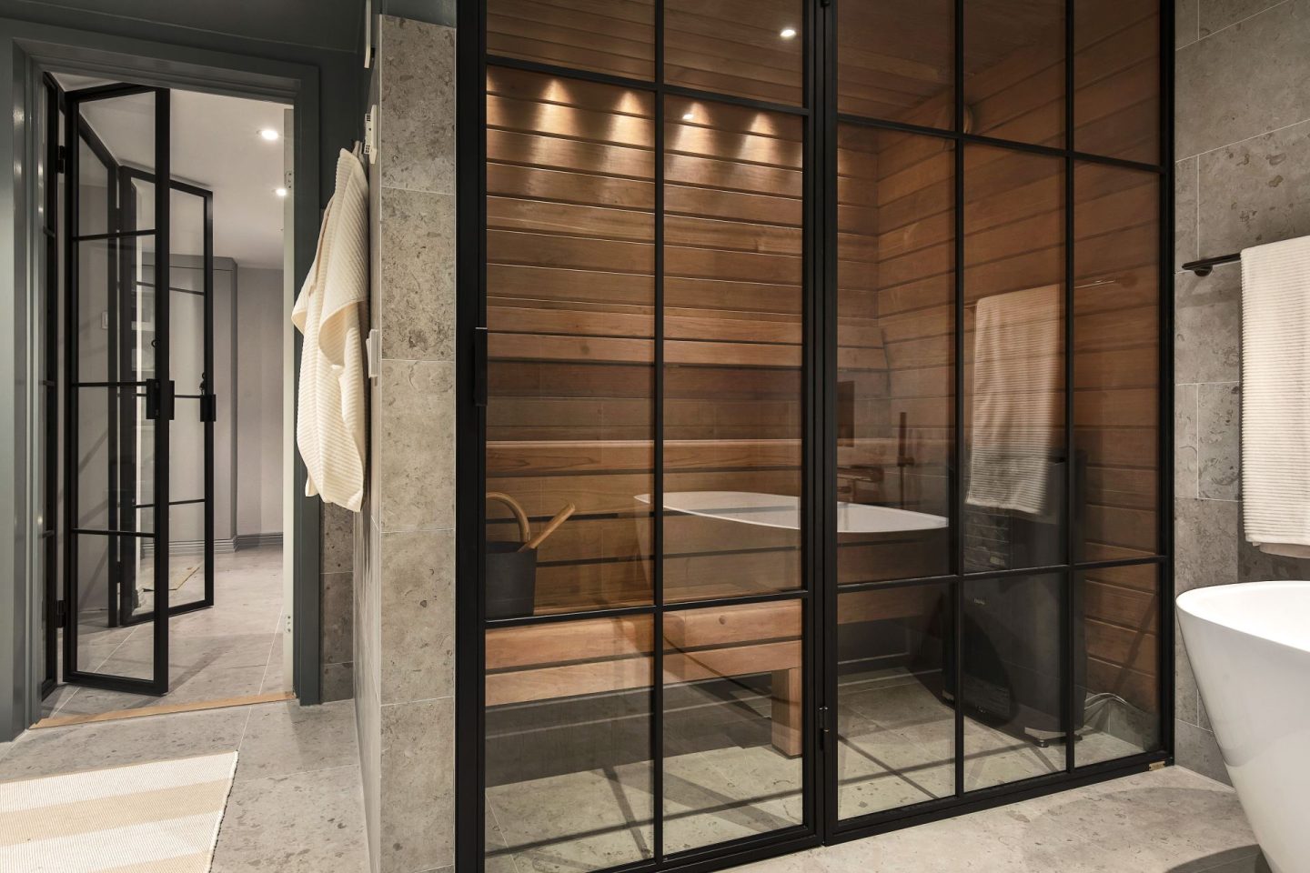 Invändiga glasdörrar