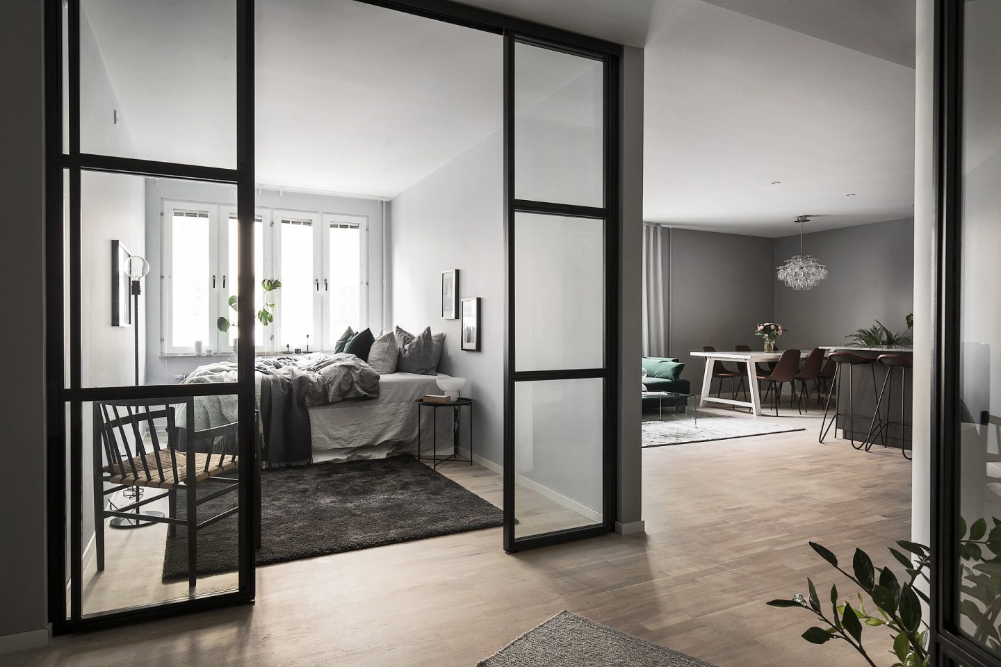 Invändiga glasdörrar